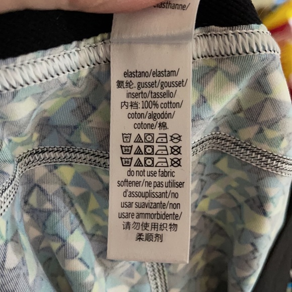 NWOT VS MINI SHORT - Picture 5 of 5